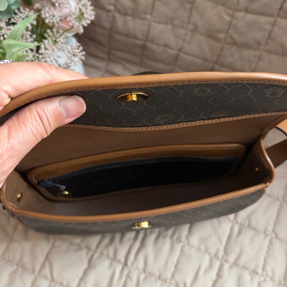 🩷Stunning Christian Dior Honeycomb Saddle Bag.❤️ - Picture 5 of 17